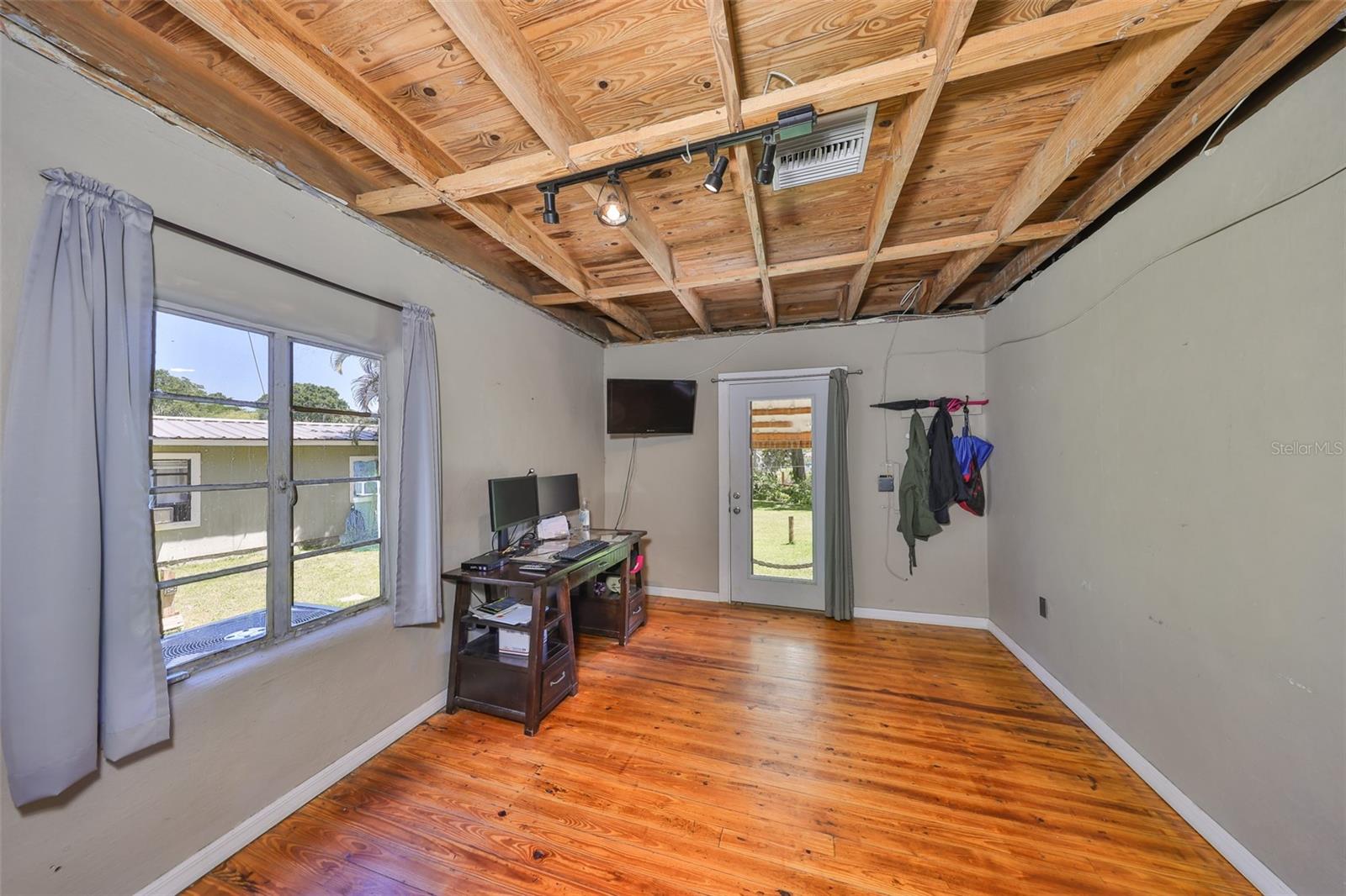 Image 32 of 68 For 10824 Palmetto Street