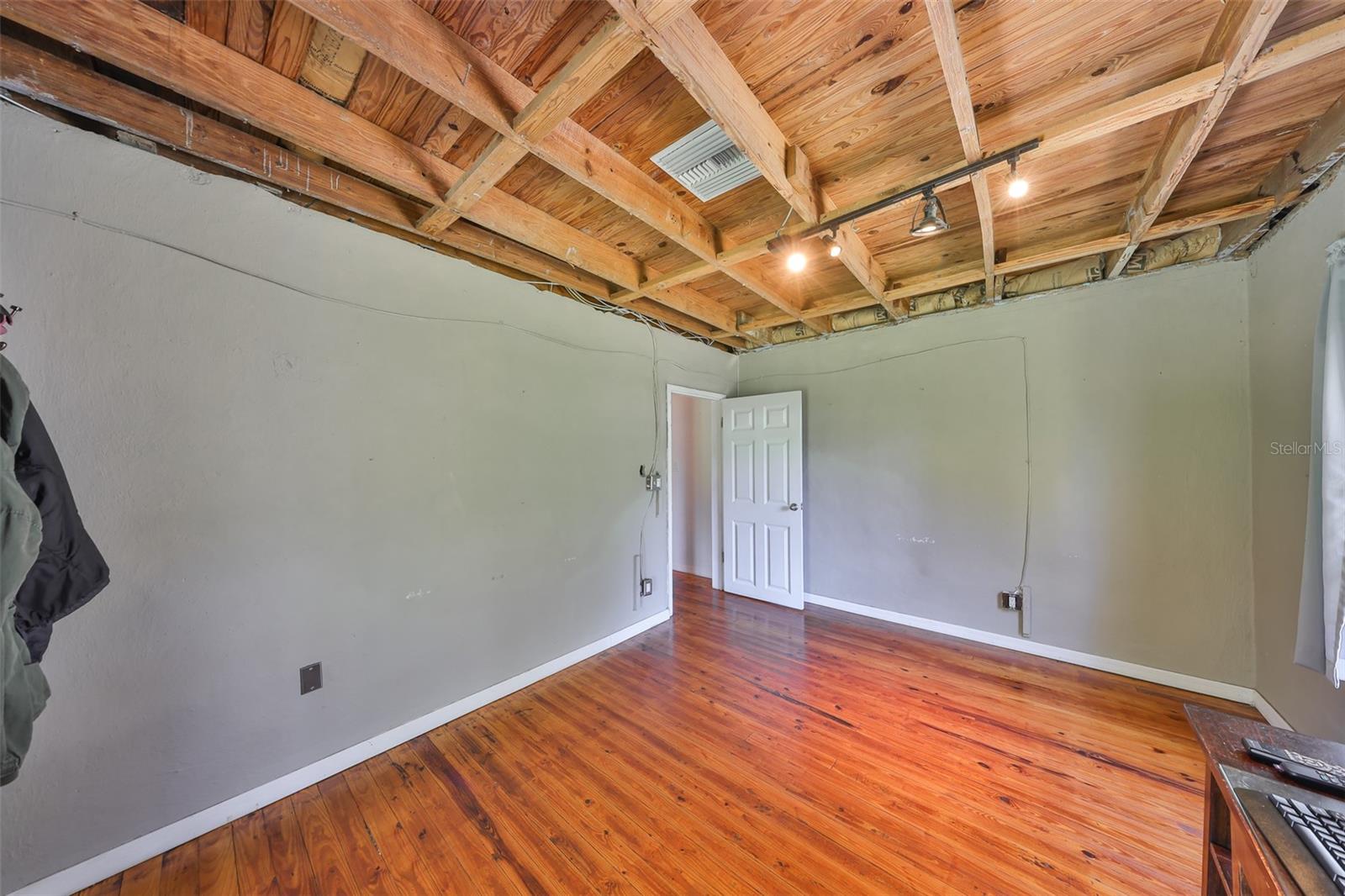 Image 33 of 68 For 10824 Palmetto Street