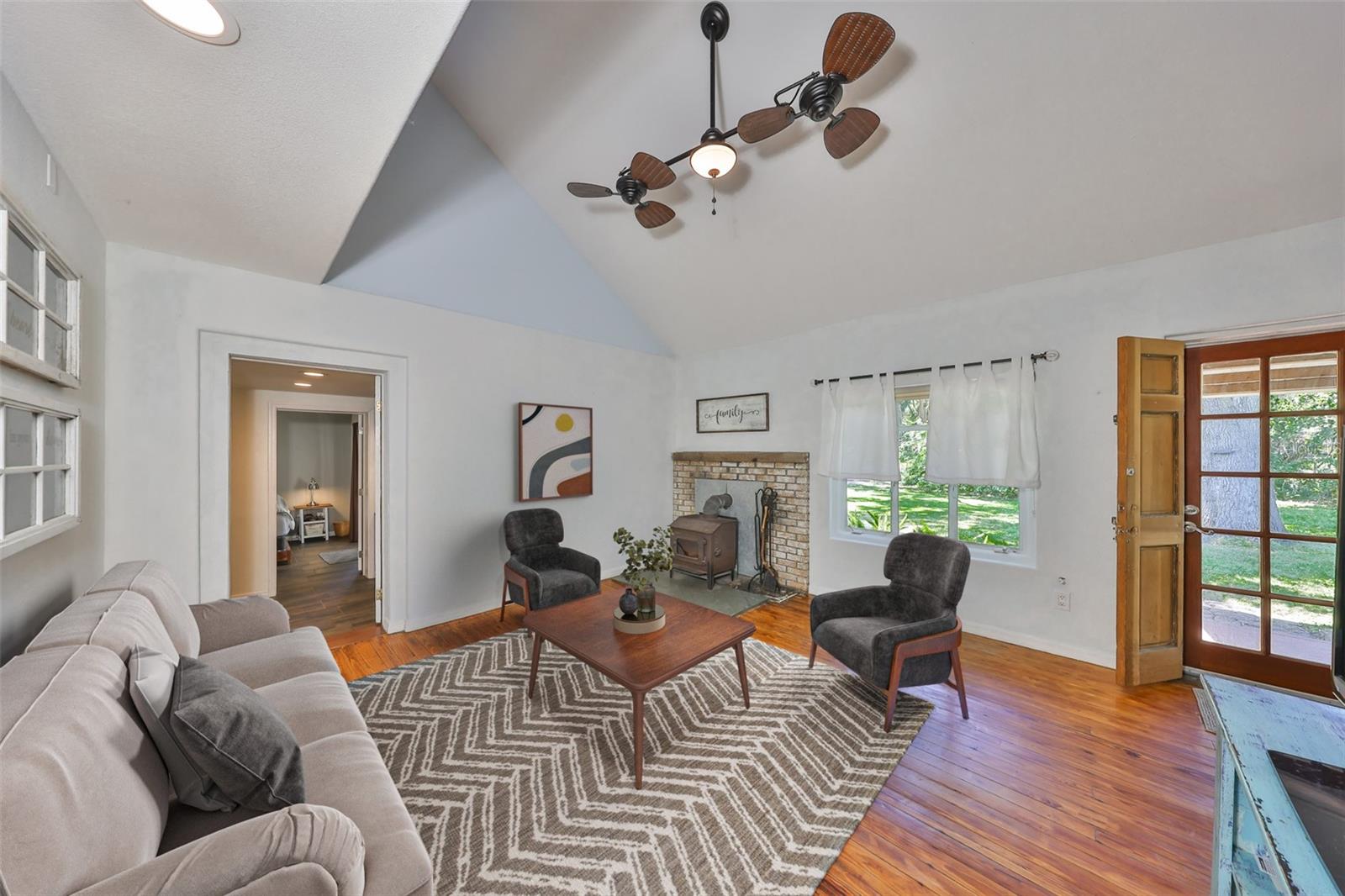 Image 6 of 68 For 10824 Palmetto Street