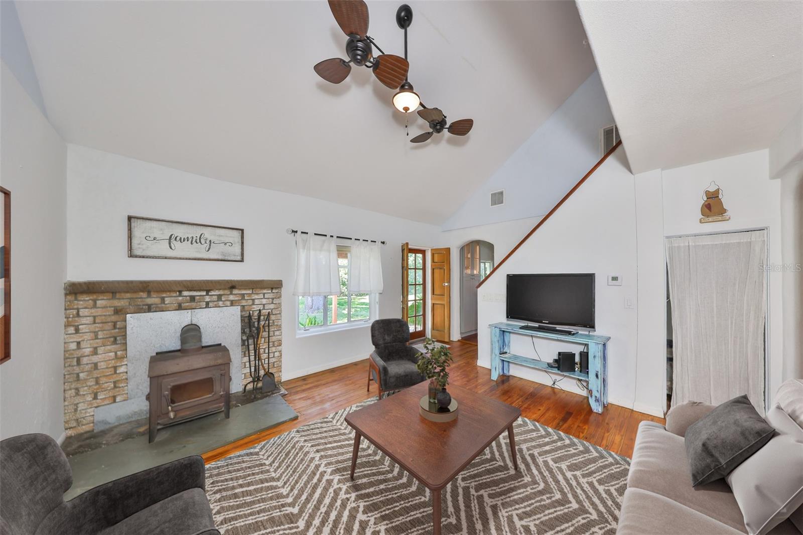 Image 7 of 68 For 10824 Palmetto Street
