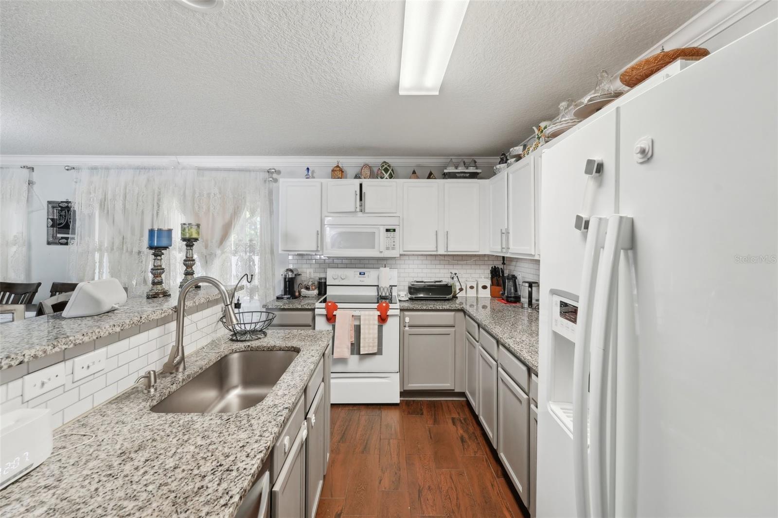 Listing photo id 10 for 5302 Aloha Seed Drive