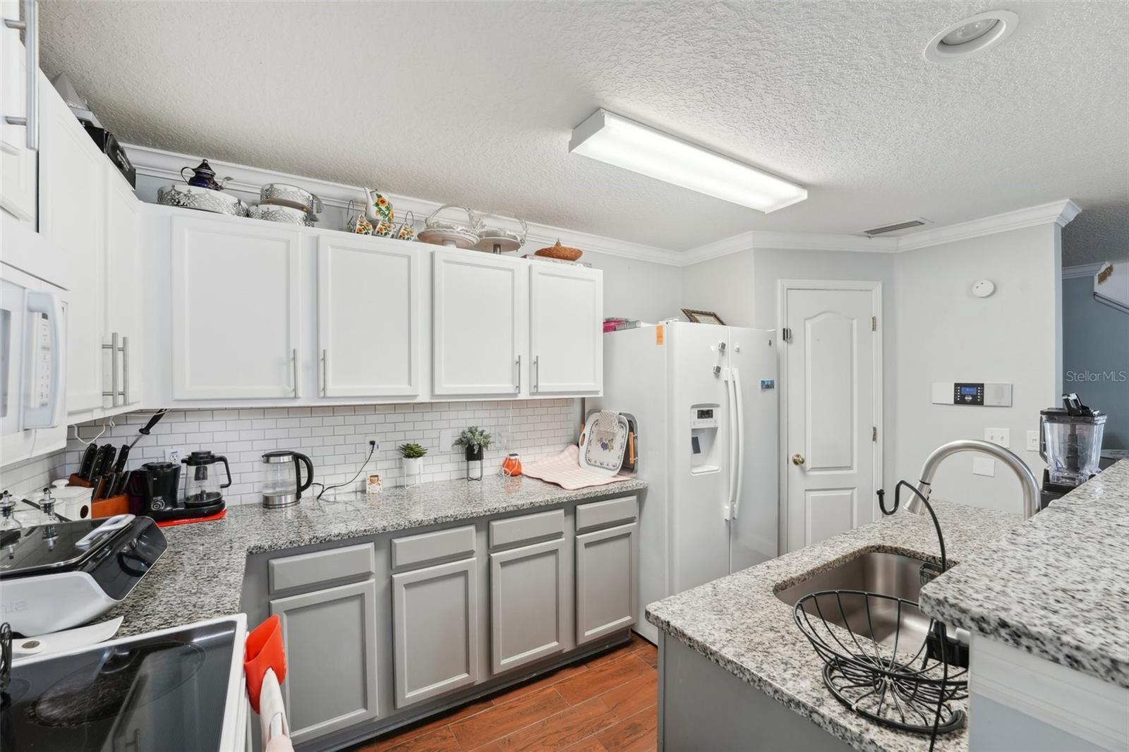 Listing photo id 12 for 5302 Aloha Seed Drive