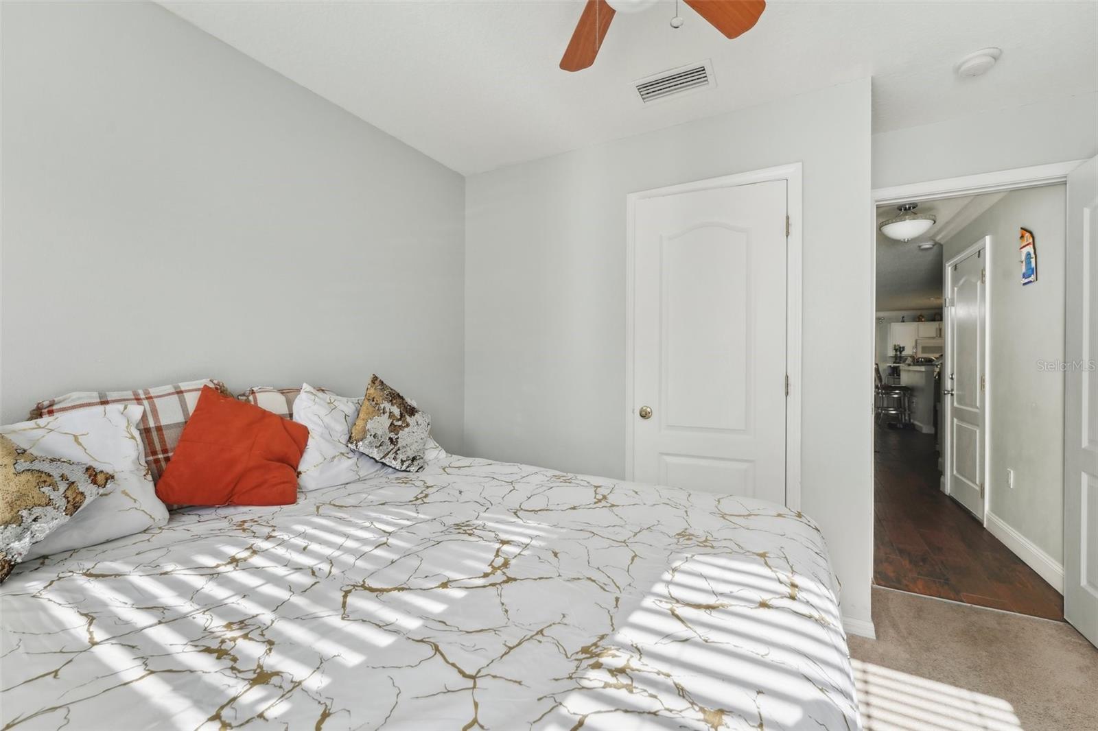 Listing photo id 18 for 5302 Aloha Seed Drive