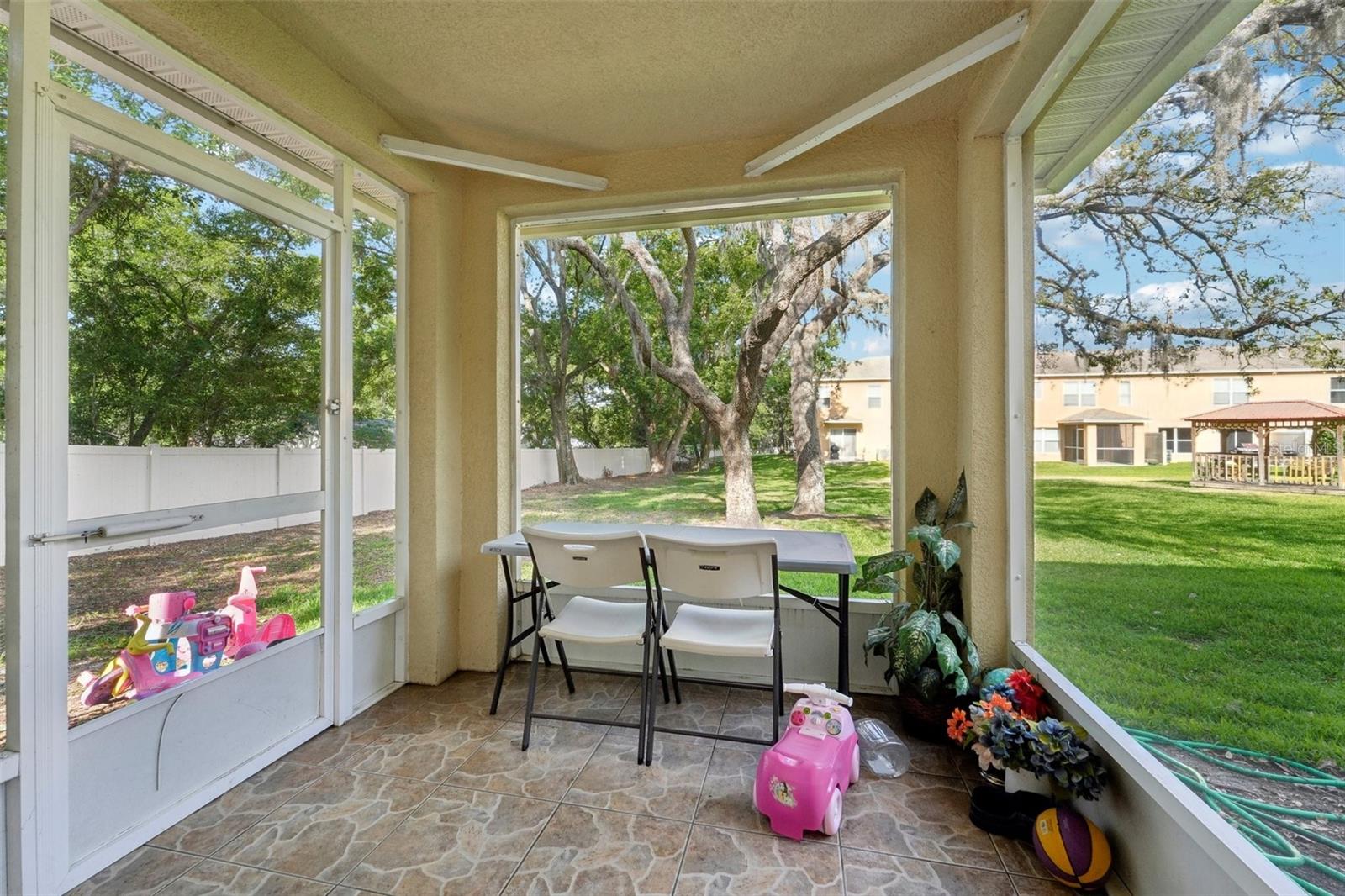 Listing photo id 31 for 5302 Aloha Seed Drive
