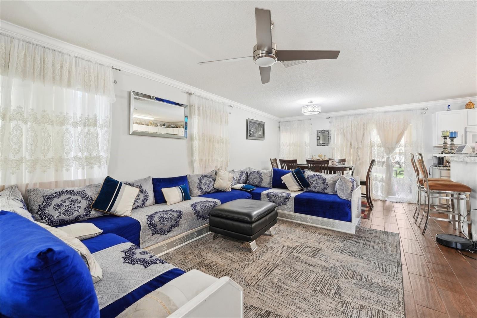 Listing photo id 3 for 5302 Aloha Seed Drive