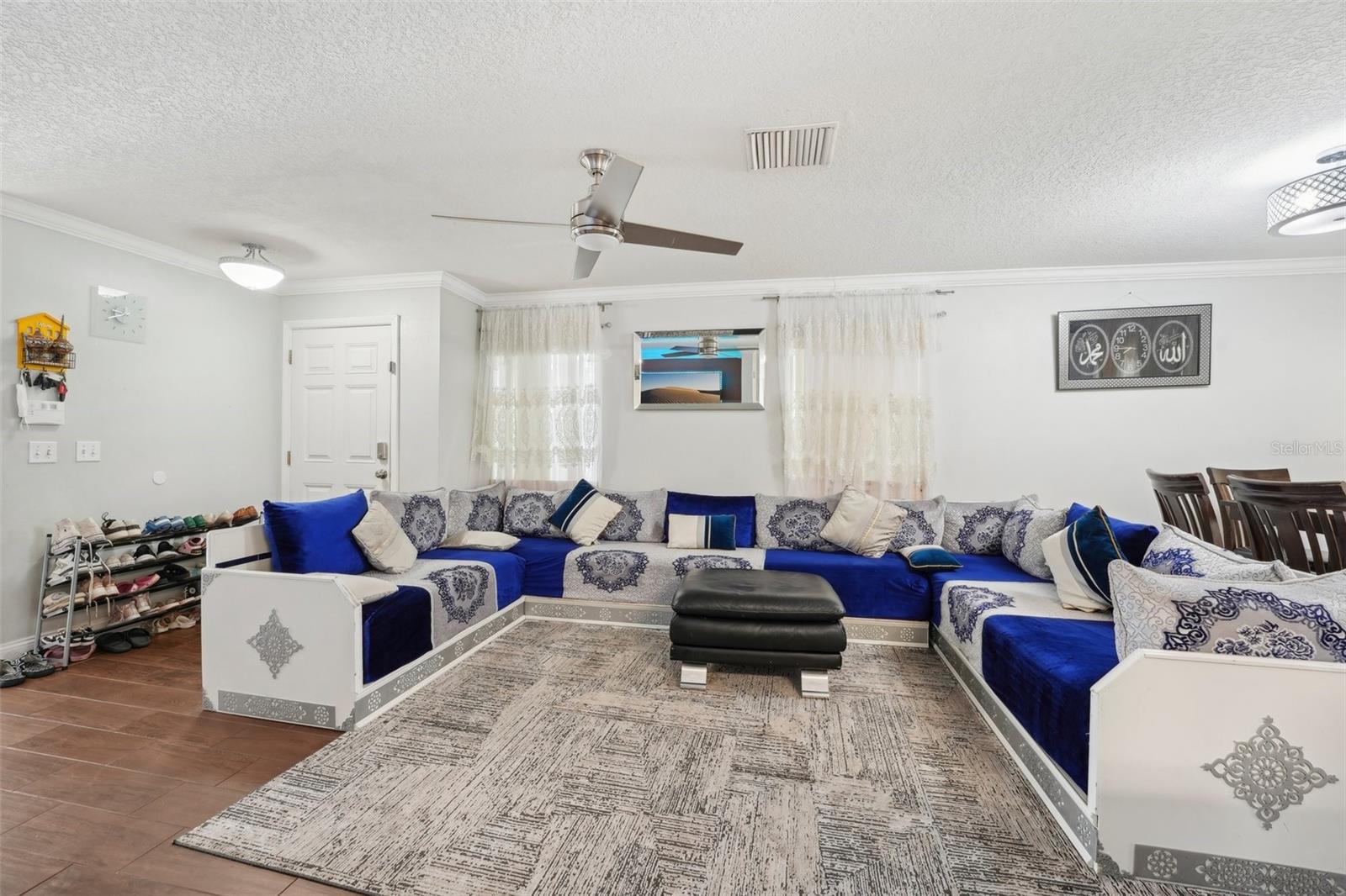 Listing photo id 4 for 5302 Aloha Seed Drive