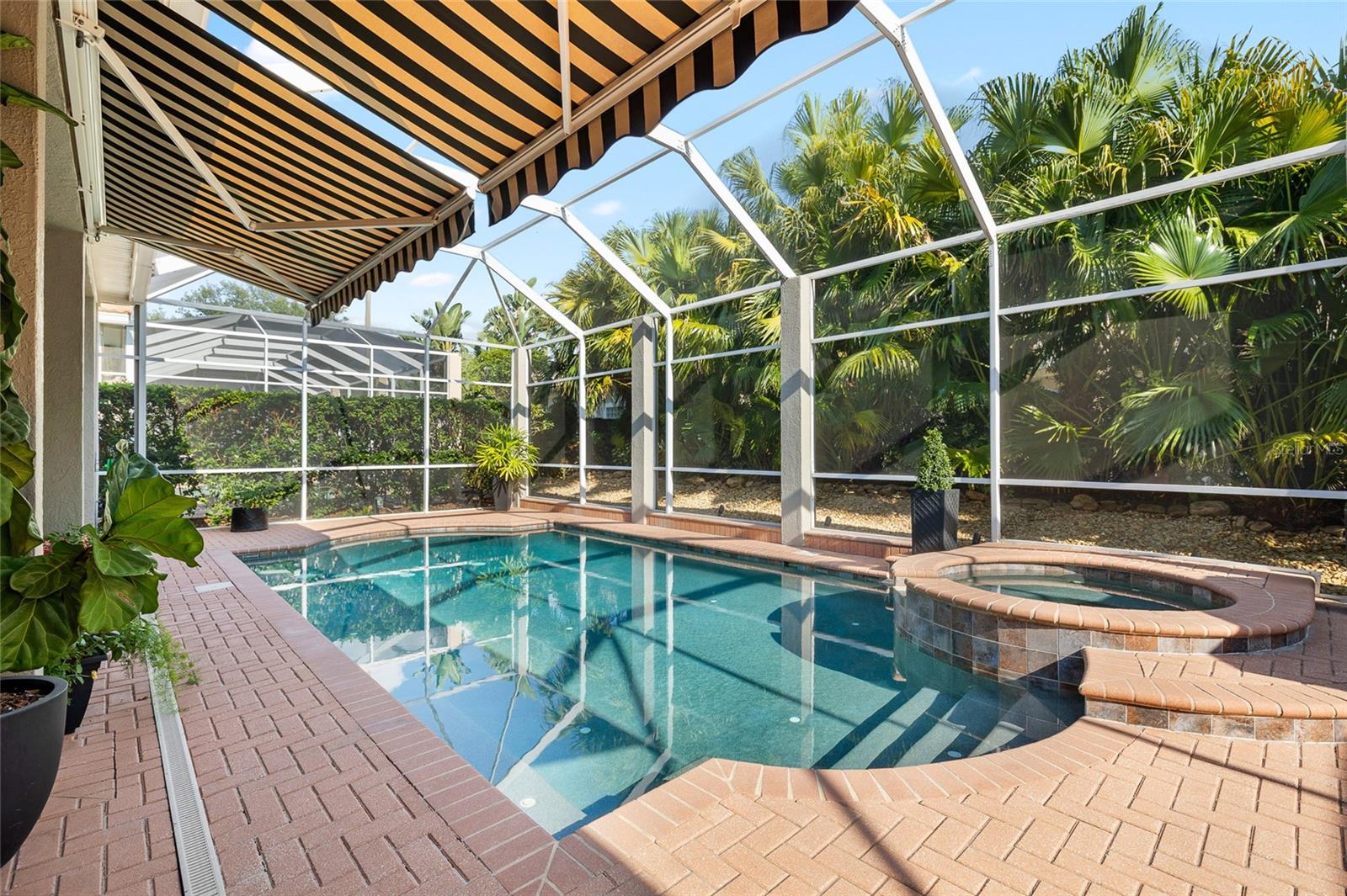 Listing photo id 45 for 16629 Sedona De Avila