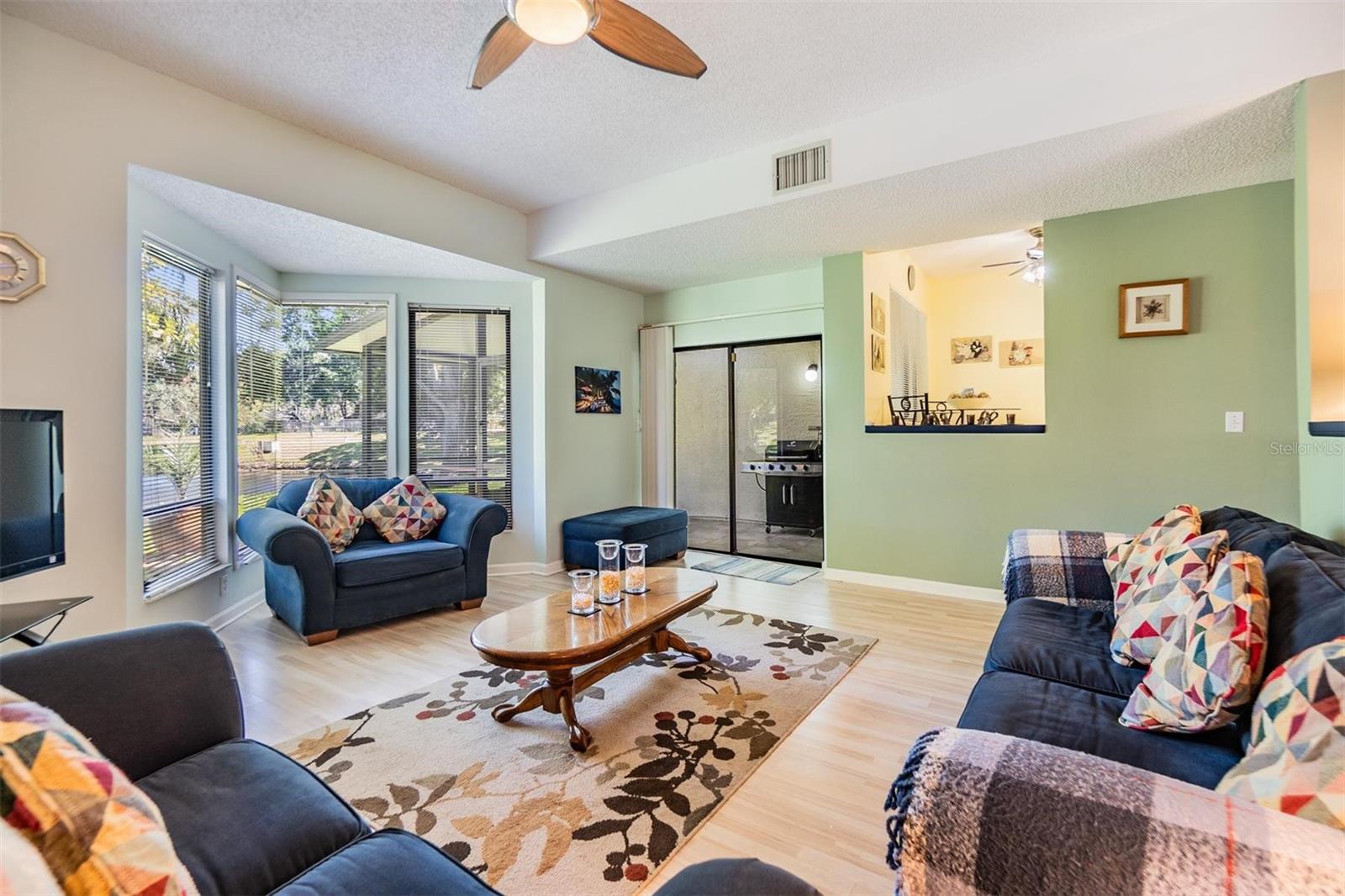 Image 5 of 57 For 486 Lakeview Drive 54