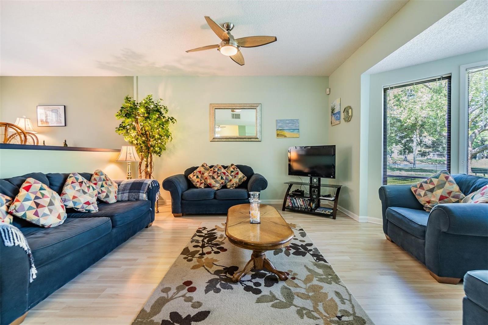 Image 6 of 57 For 486 Lakeview Drive 54