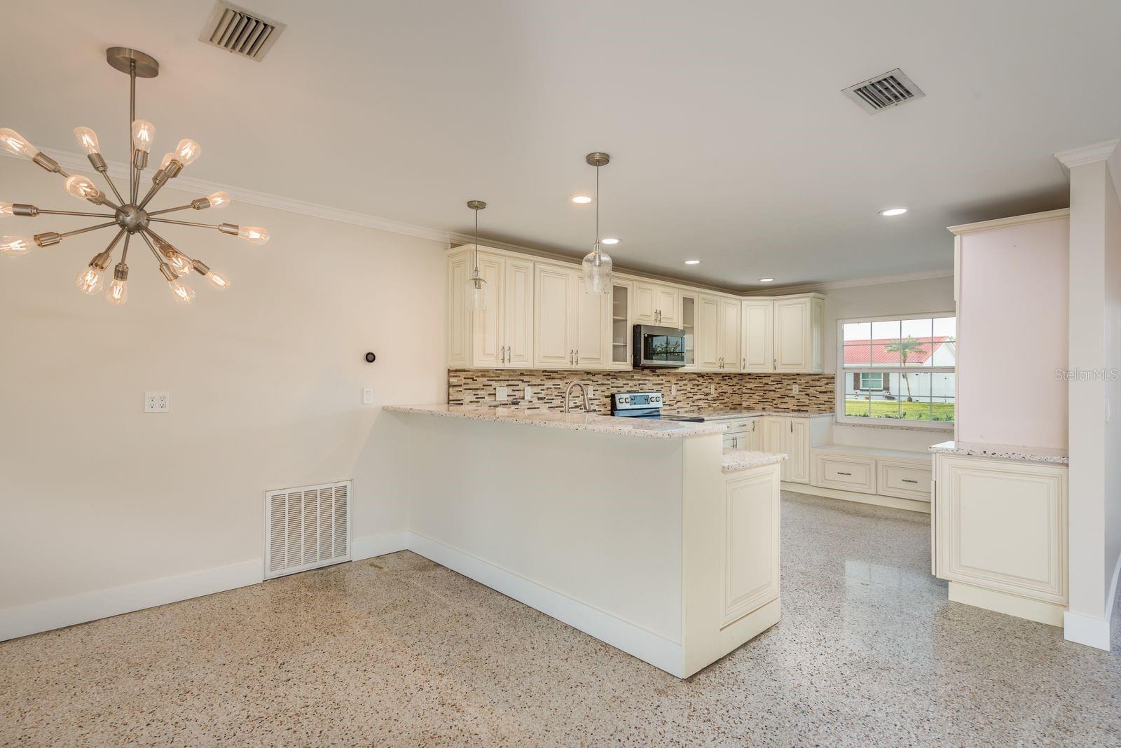 Image 11 of 50 For 8721 Bay Crest Lane