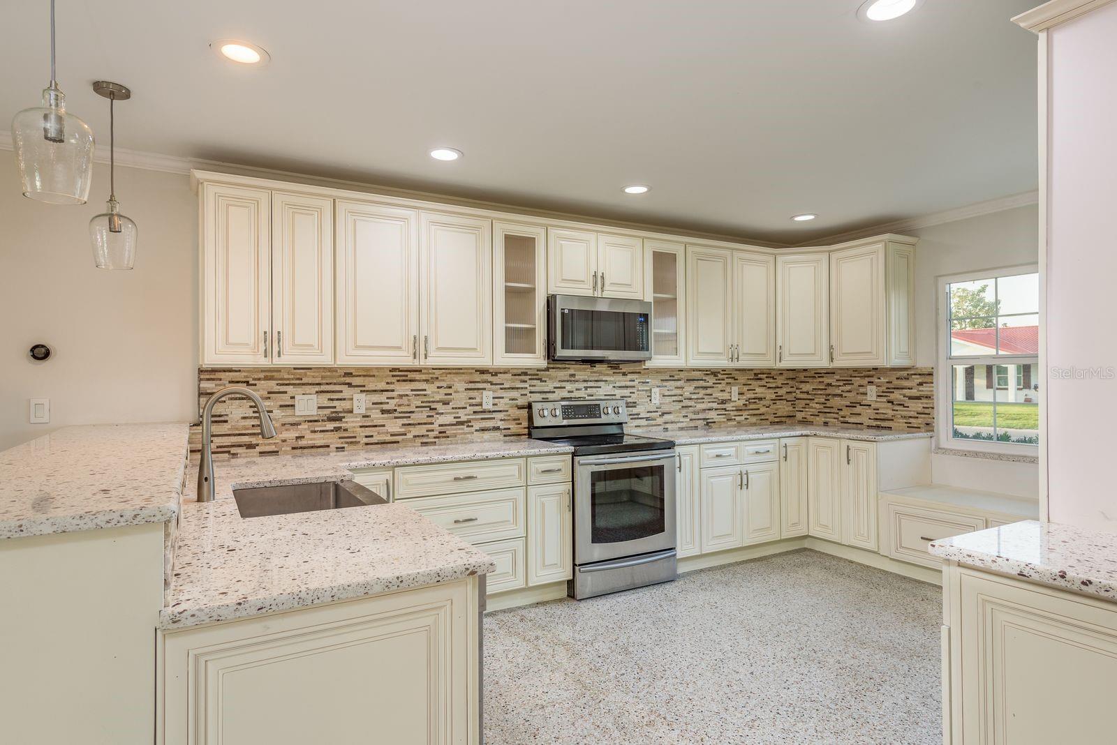 Image 13 of 50 For 8721 Bay Crest Lane