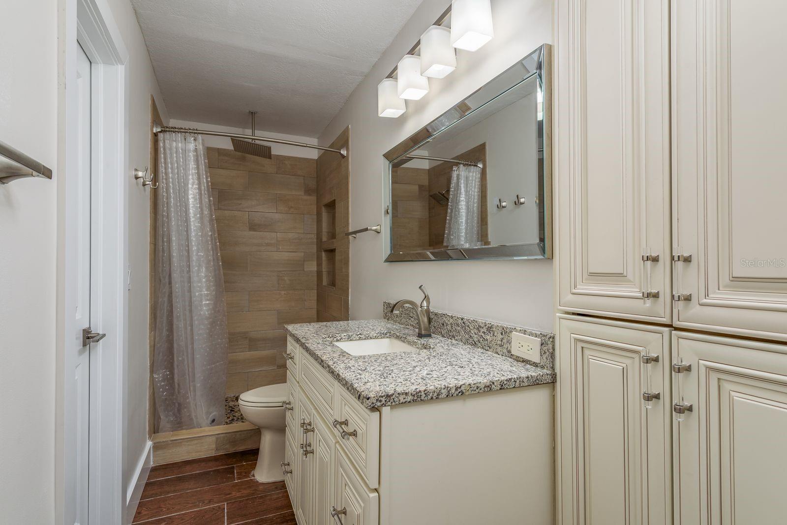 Image 19 of 50 For 8721 Bay Crest Lane