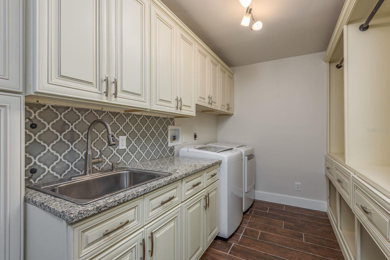 Image 21 of 50 For 8721 Bay Crest Lane