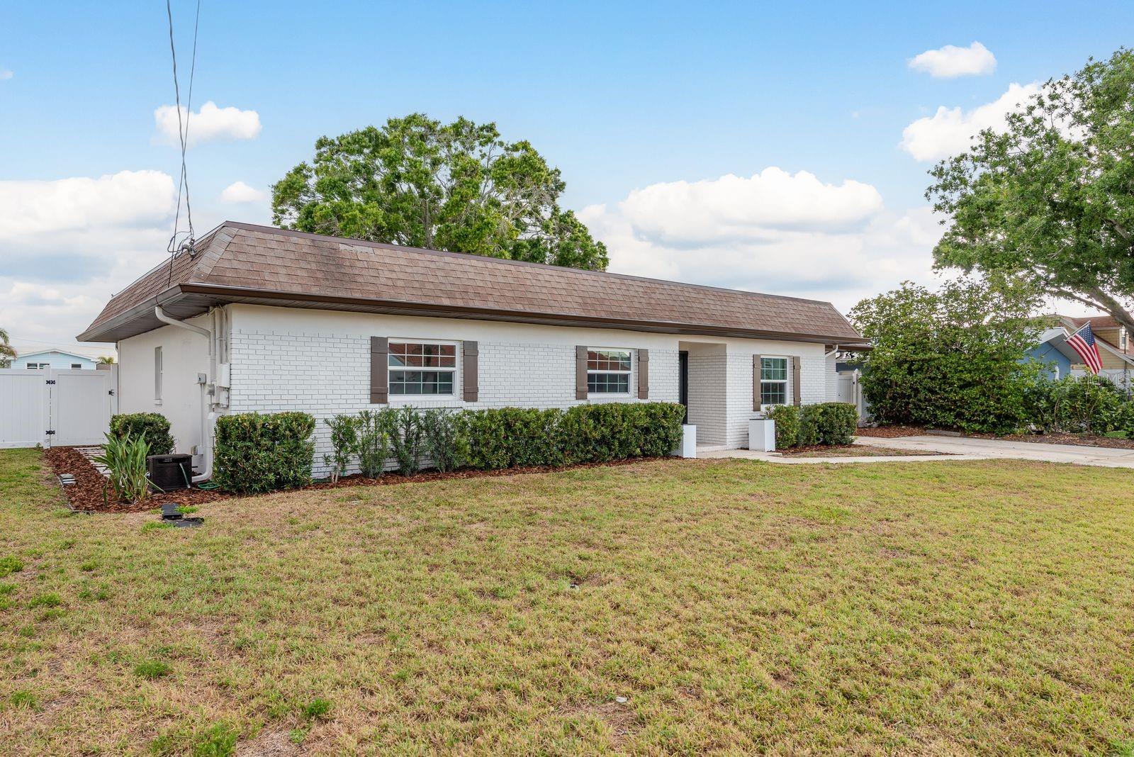 Image 3 of 50 For 8721 Bay Crest Lane