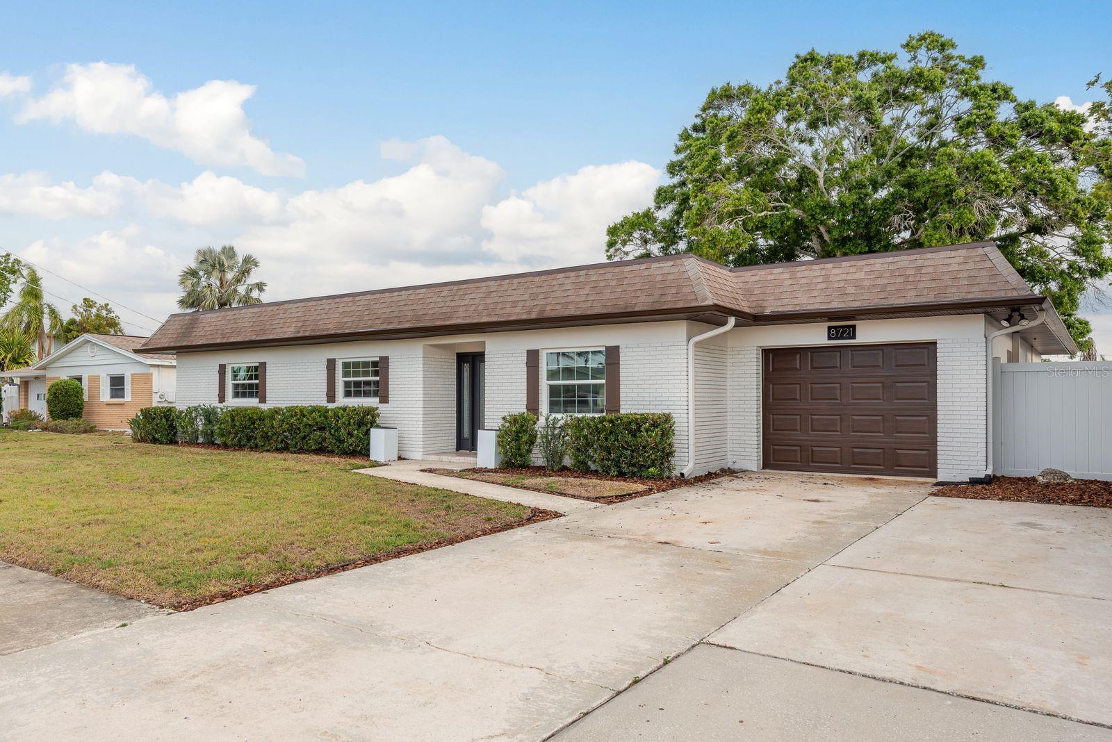 Image 4 of 50 For 8721 Bay Crest Lane