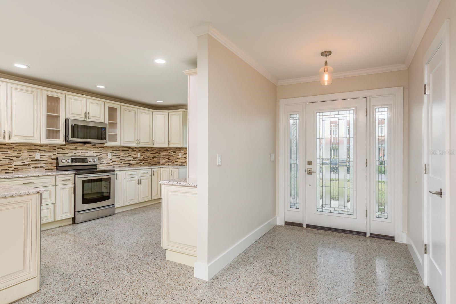 Image 5 of 50 For 8721 Bay Crest Lane