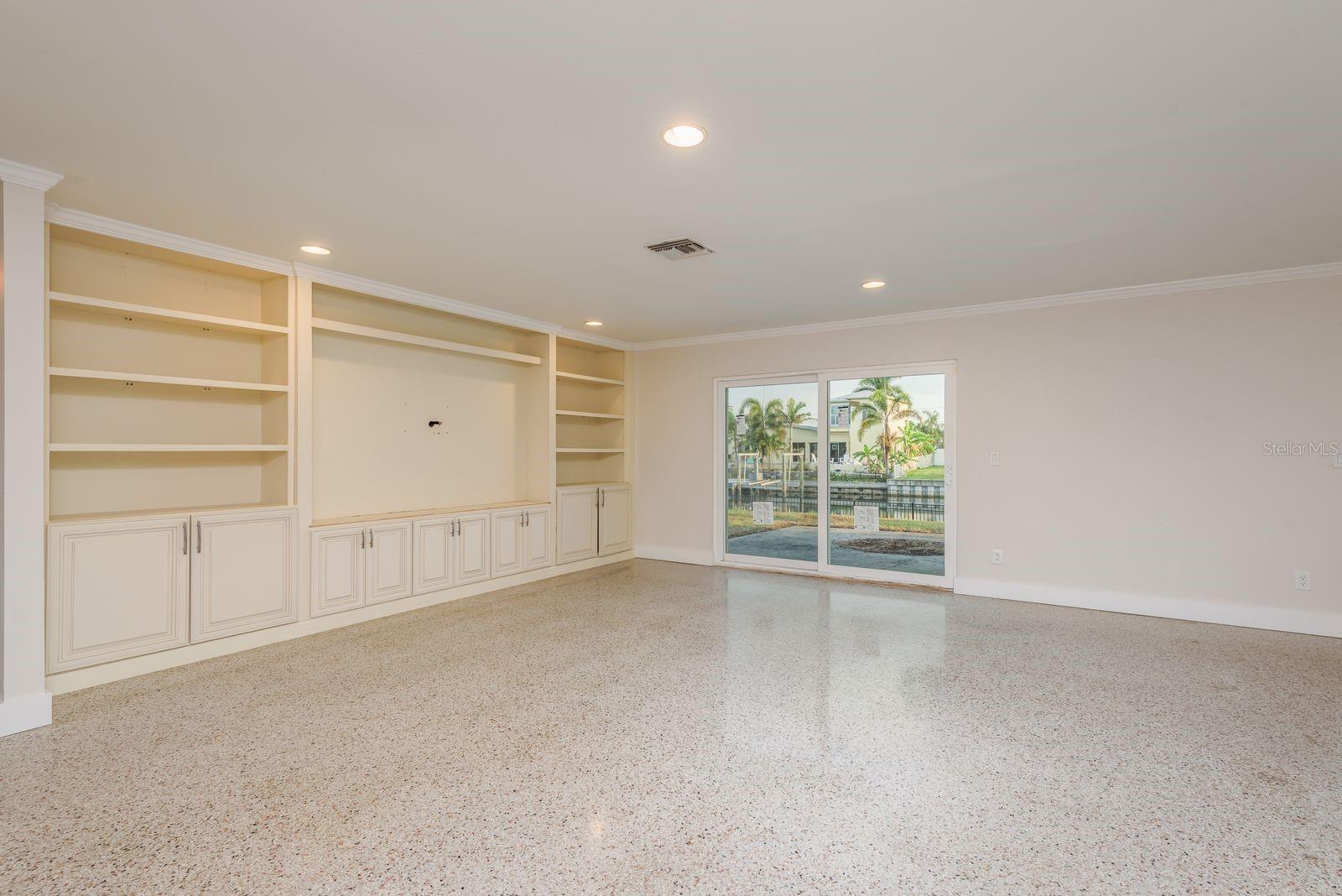 Image 6 of 50 For 8721 Bay Crest Lane