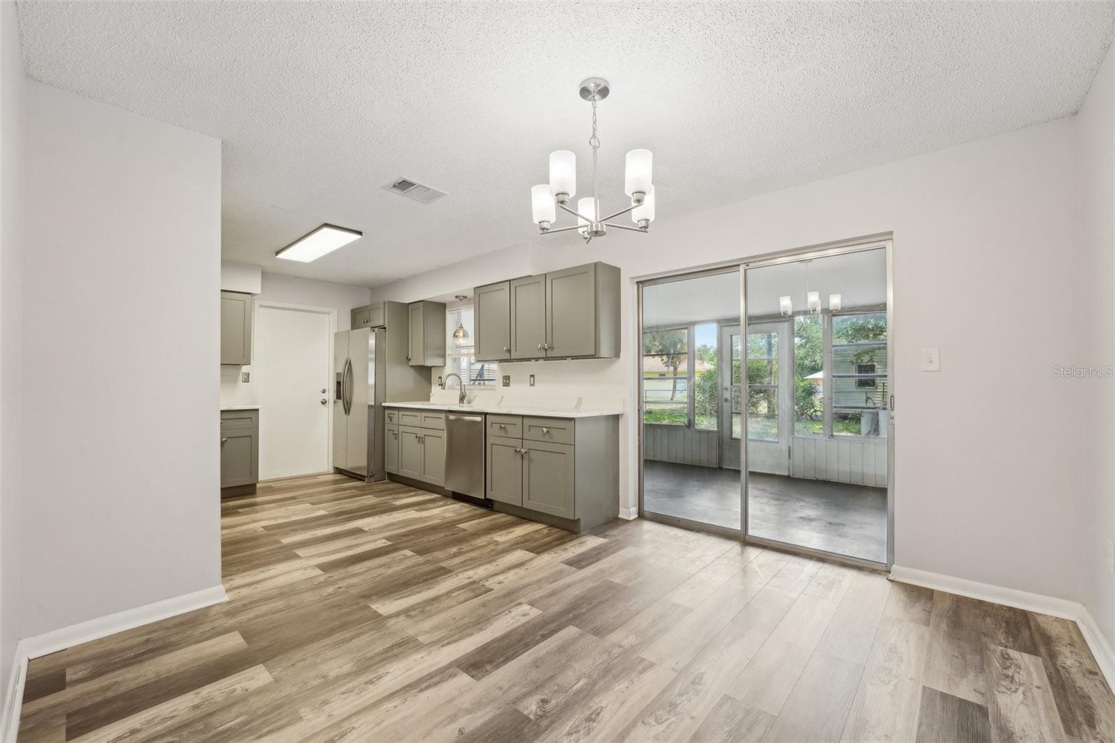 Image 10 of 51 For 1517 Country Ridge Drive