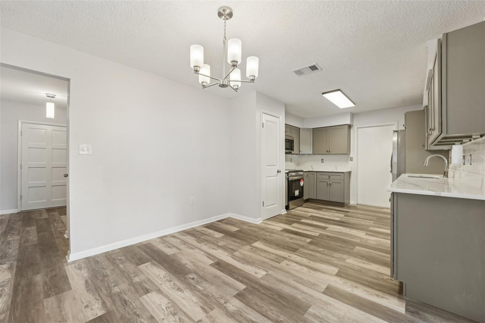 Image 11 of 51 For 1517 Country Ridge Drive