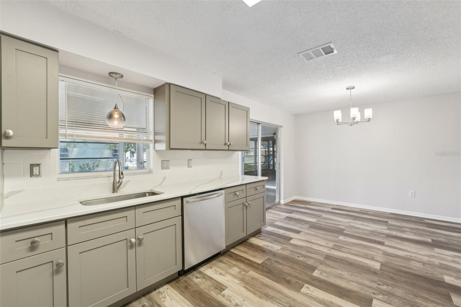 Image 17 of 51 For 1517 Country Ridge Drive