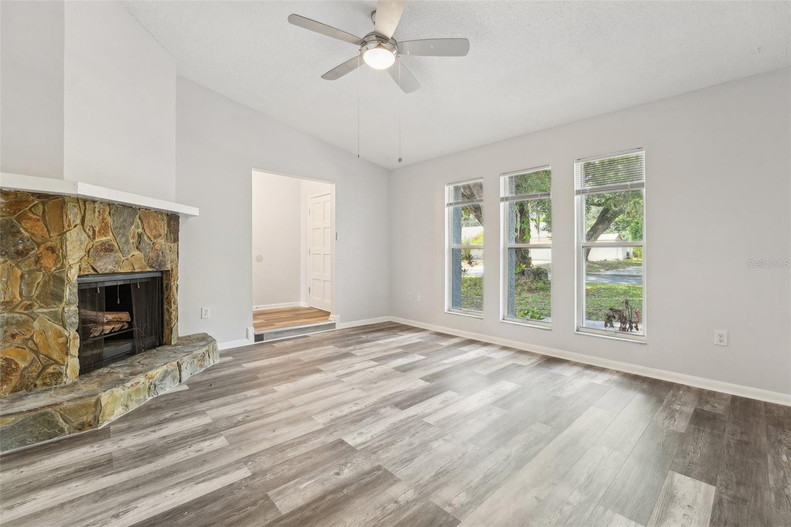 Image 6 of 51 For 1517 Country Ridge Drive
