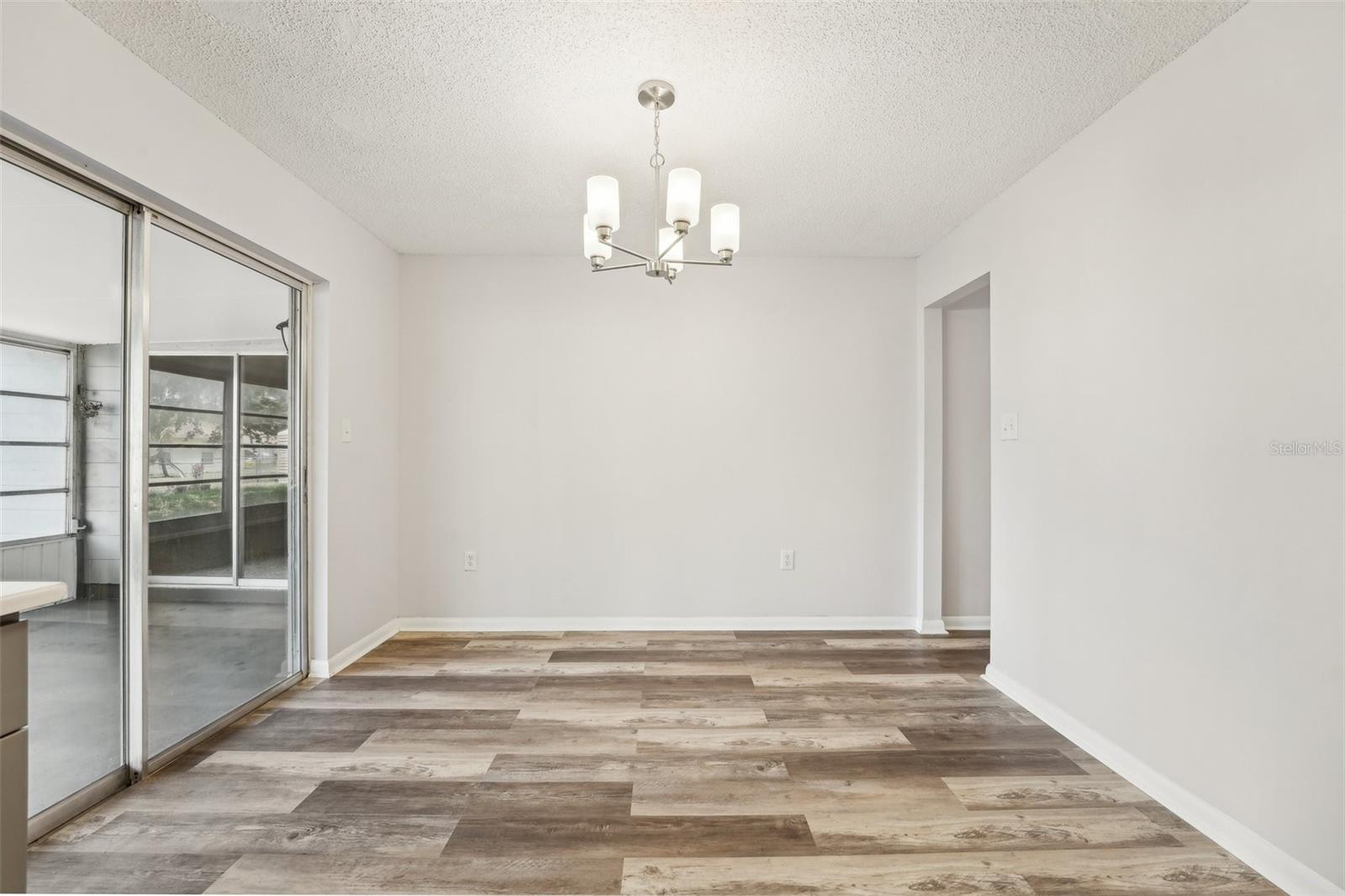 Image 9 of 51 For 1517 Country Ridge Drive