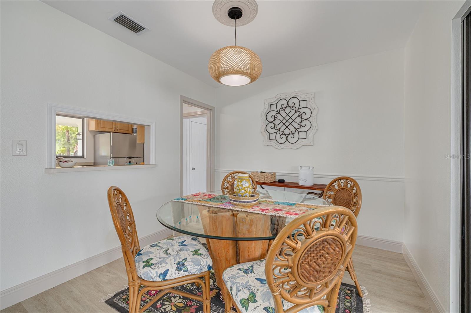 Listing photo id 11 for 225 Cevera Drive