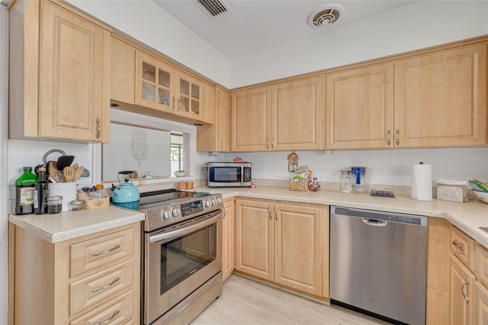 Listing photo id 12 for 225 Cevera Drive