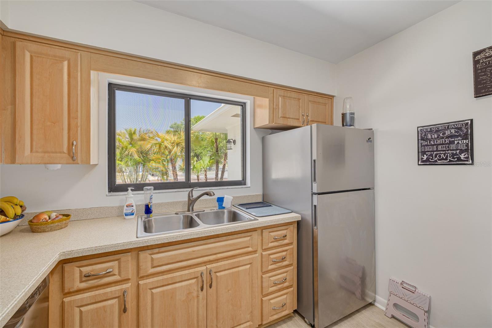 Listing photo id 14 for 225 Cevera Drive