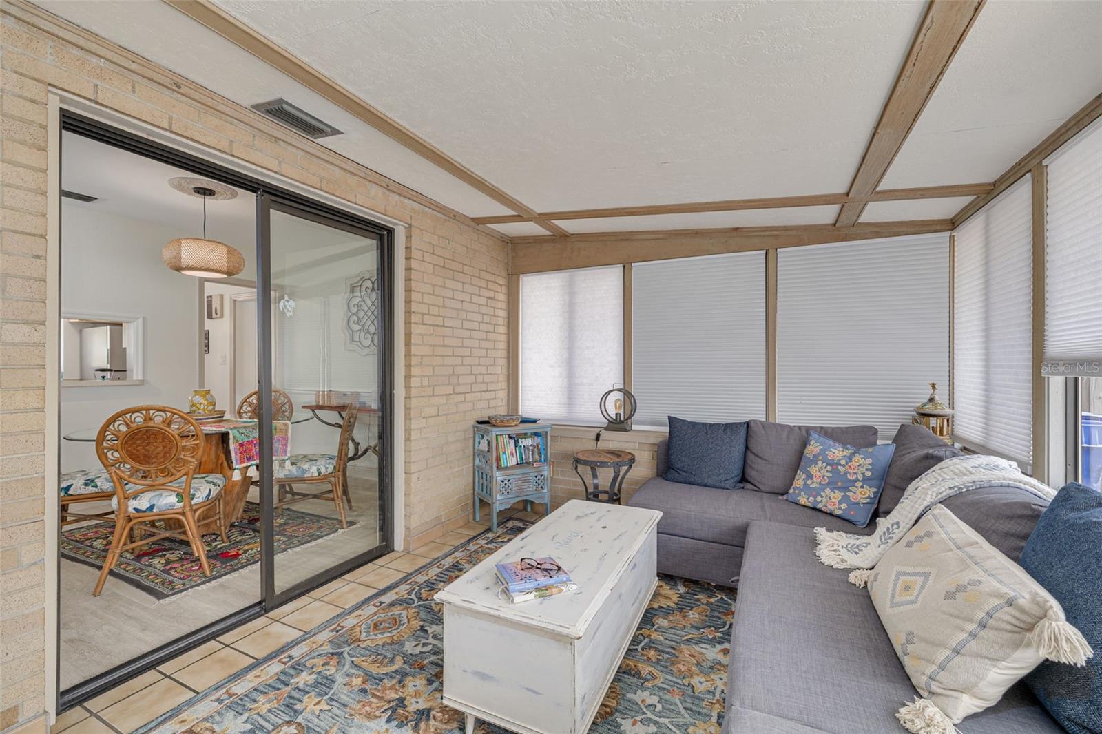 Listing photo id 15 for 225 Cevera Drive