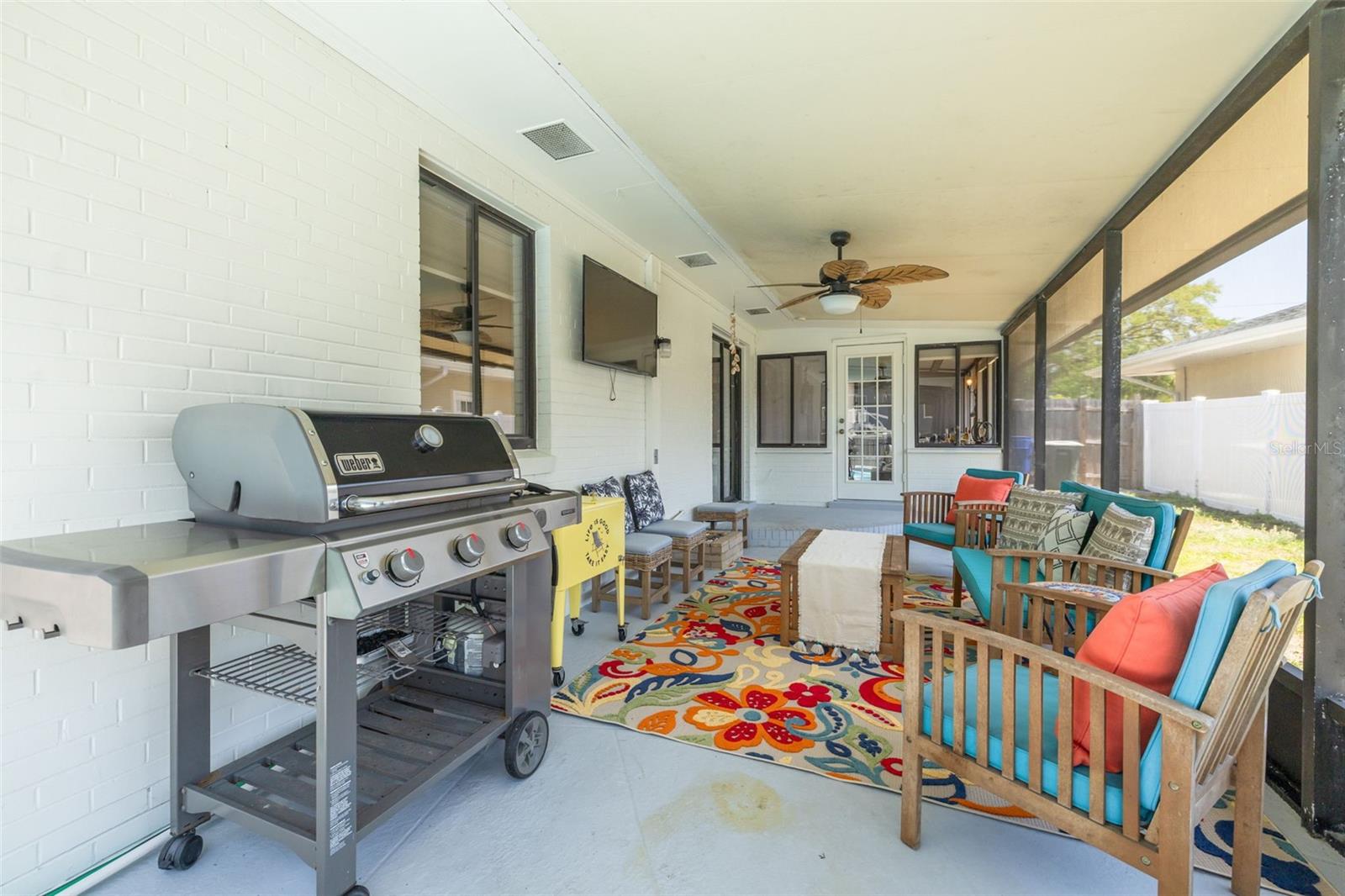 Listing photo id 17 for 225 Cevera Drive