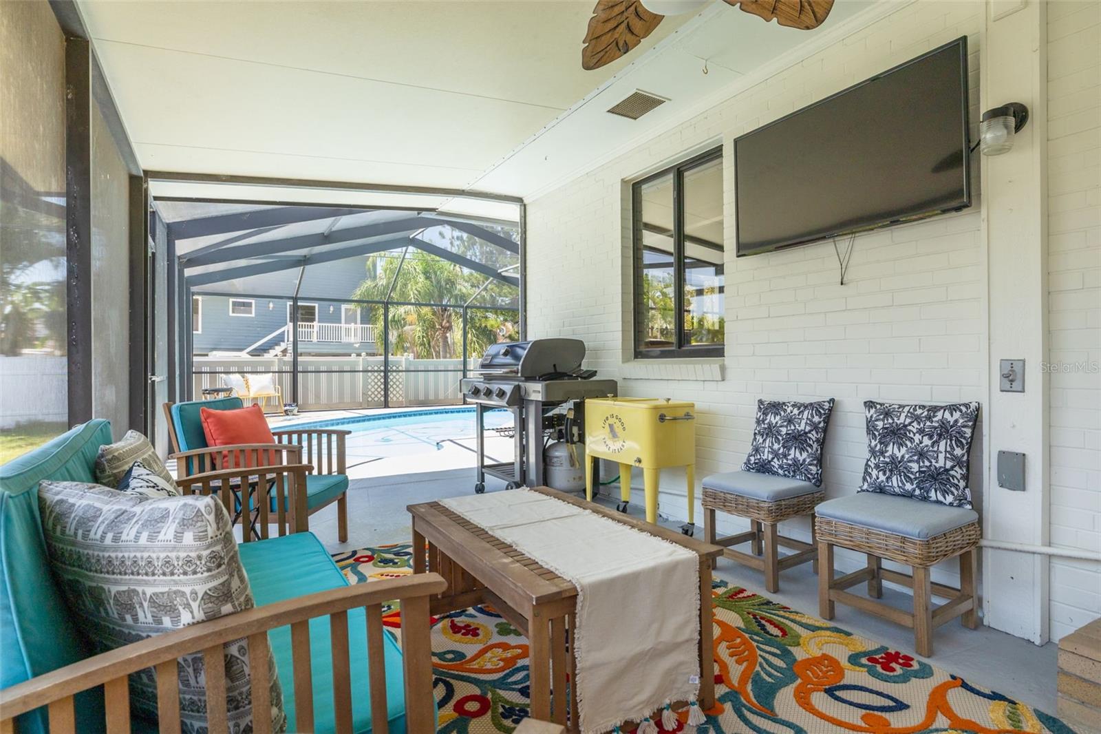 Listing photo id 18 for 225 Cevera Drive
