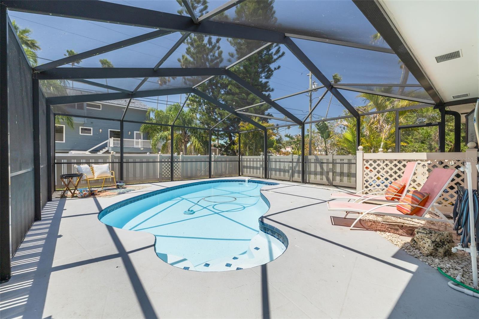 Listing photo id 19 for 225 Cevera Drive