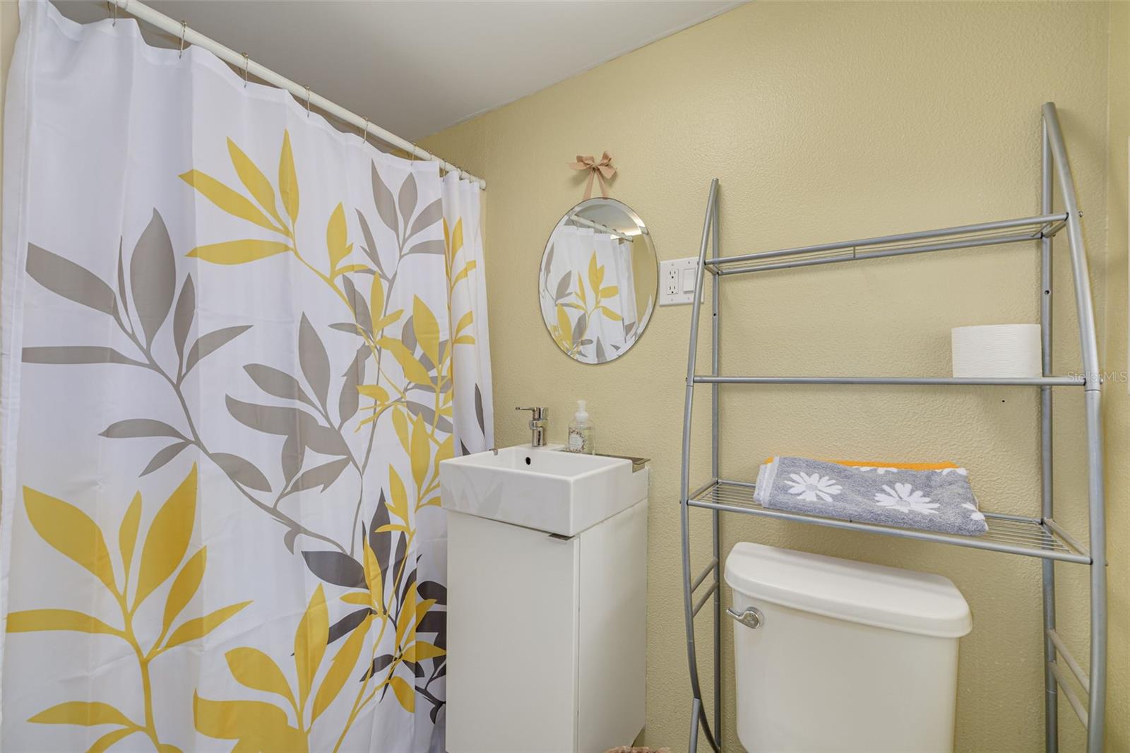 Listing photo id 28 for 225 Cevera Drive