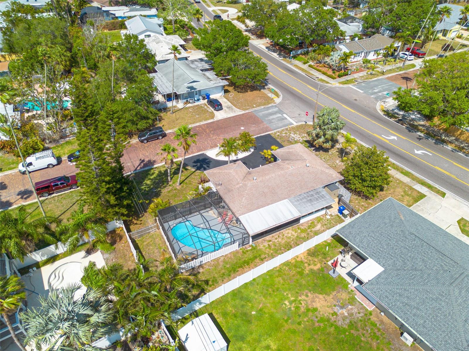 Listing photo id 34 for 225 Cevera Drive