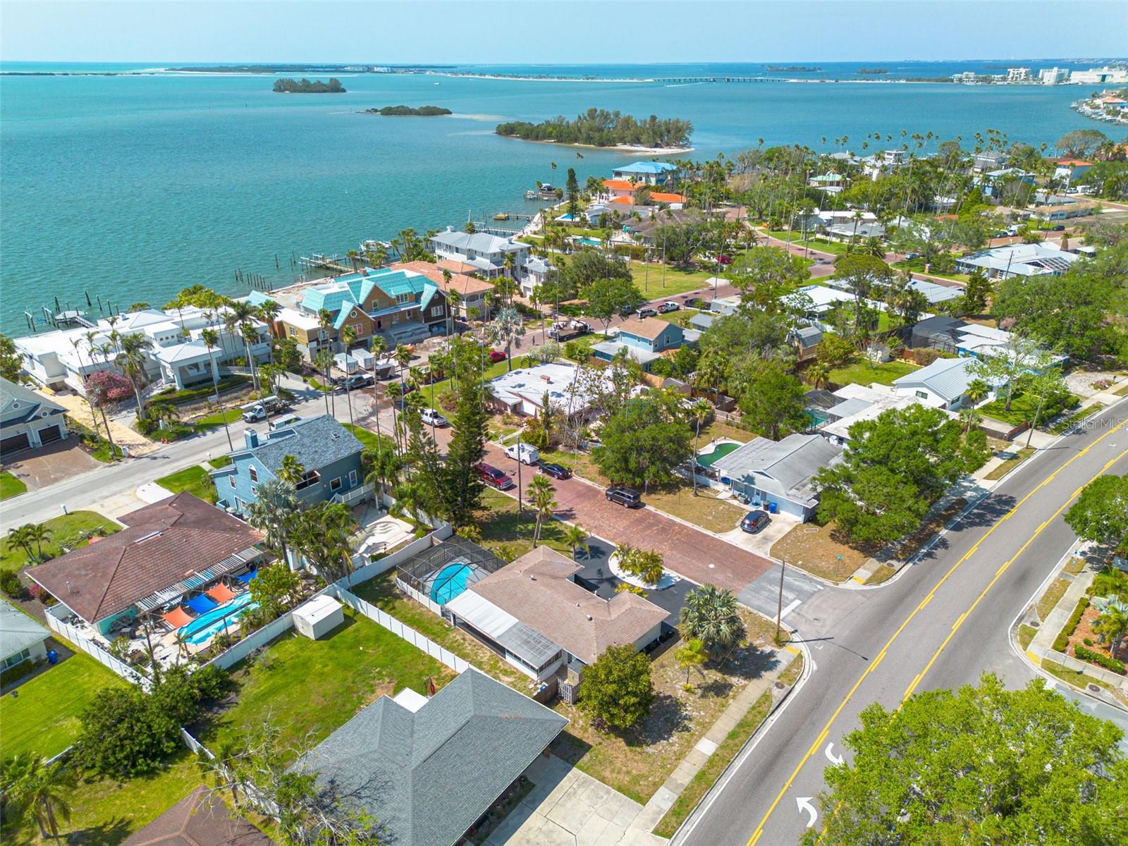 Listing photo id 35 for 225 Cevera Drive