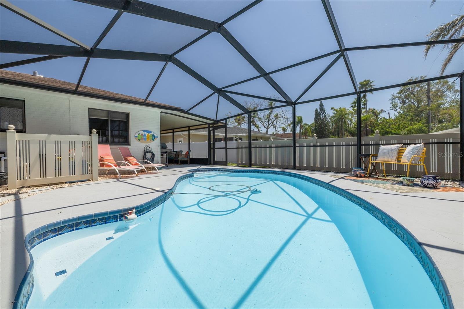 Listing photo id 2 for 225 Cevera Drive