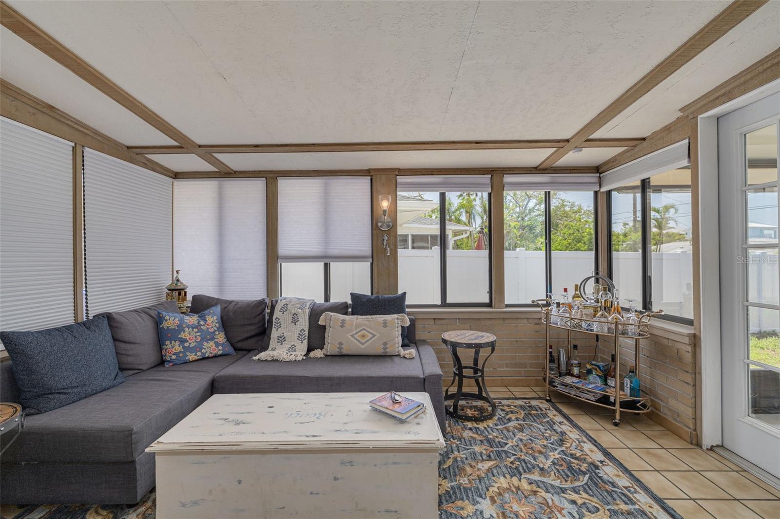 Listing photo id 4 for 225 Cevera Drive