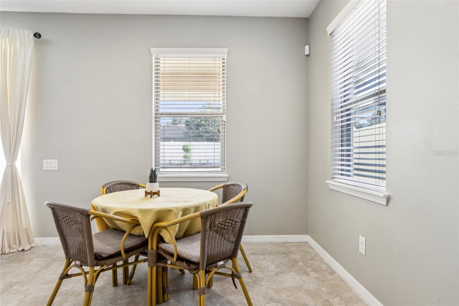 Image 23 of 66 For 2127 Landside Drive