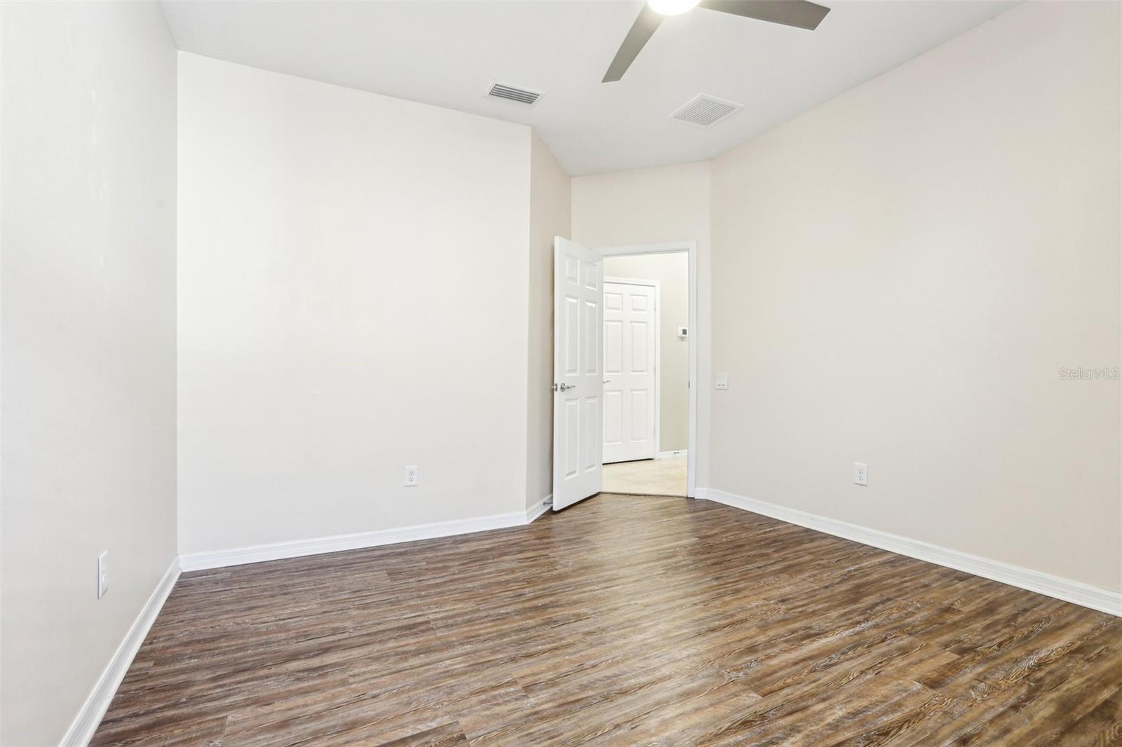 Image 48 of 66 For 2127 Landside Drive