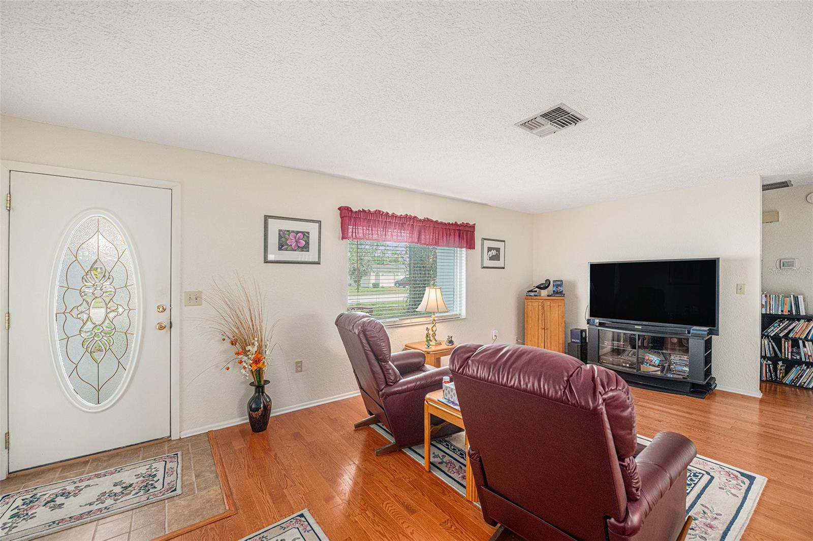 Listing photo id 4 for 12903 Cedar Ridge Drive