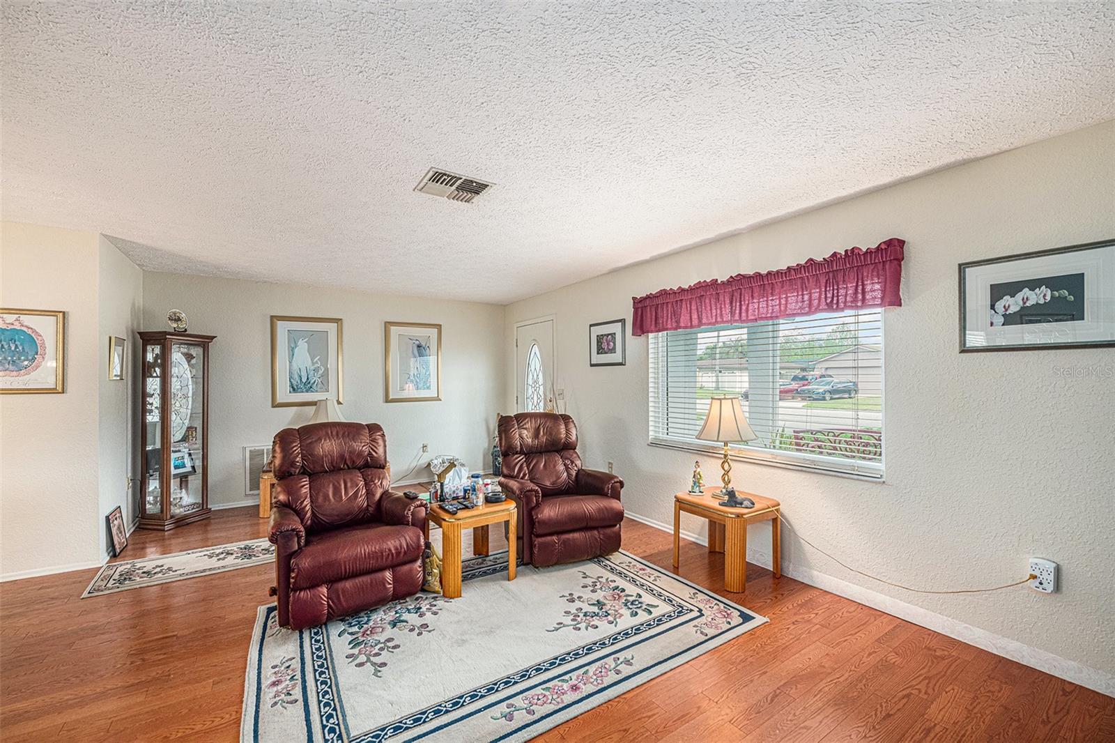 Listing photo id 5 for 12903 Cedar Ridge Drive