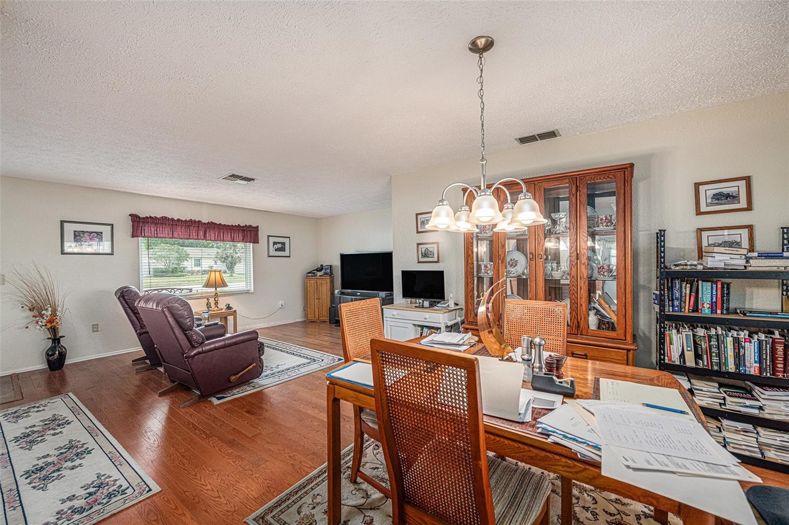 Listing photo id 6 for 12903 Cedar Ridge Drive