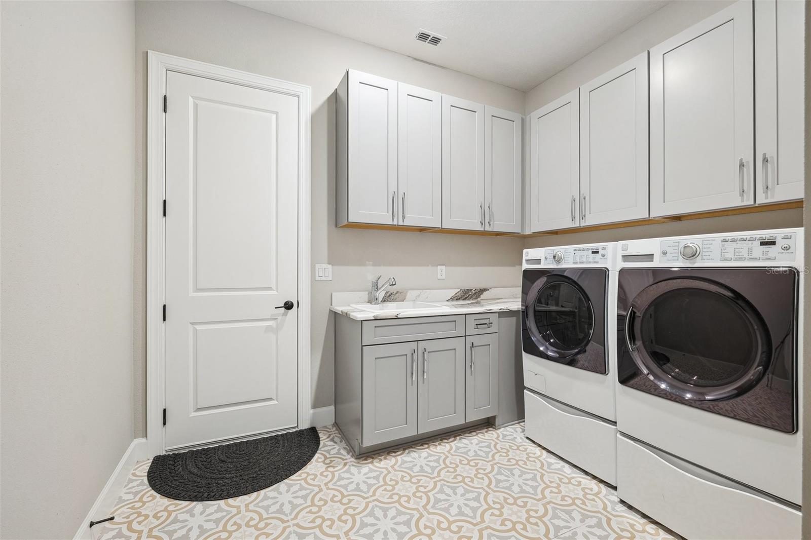 Image 34 of 73 For 29906 Radice Court
