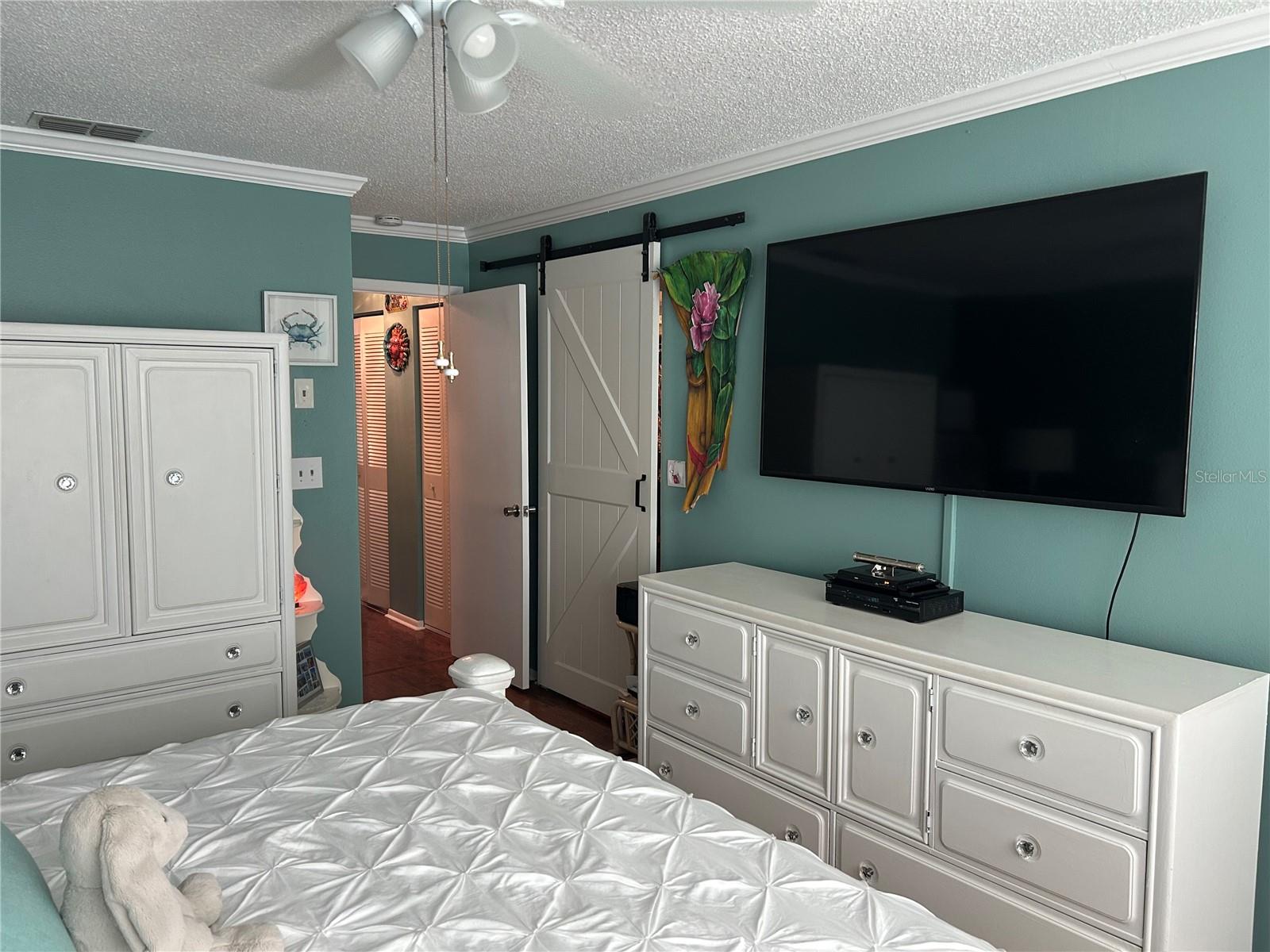 Image 11 of 33 For 6190 80th Street N 204