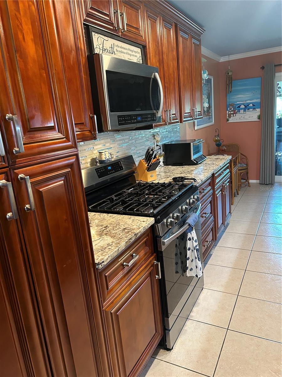 Image 3 of 33 For 6190 80th Street N 204