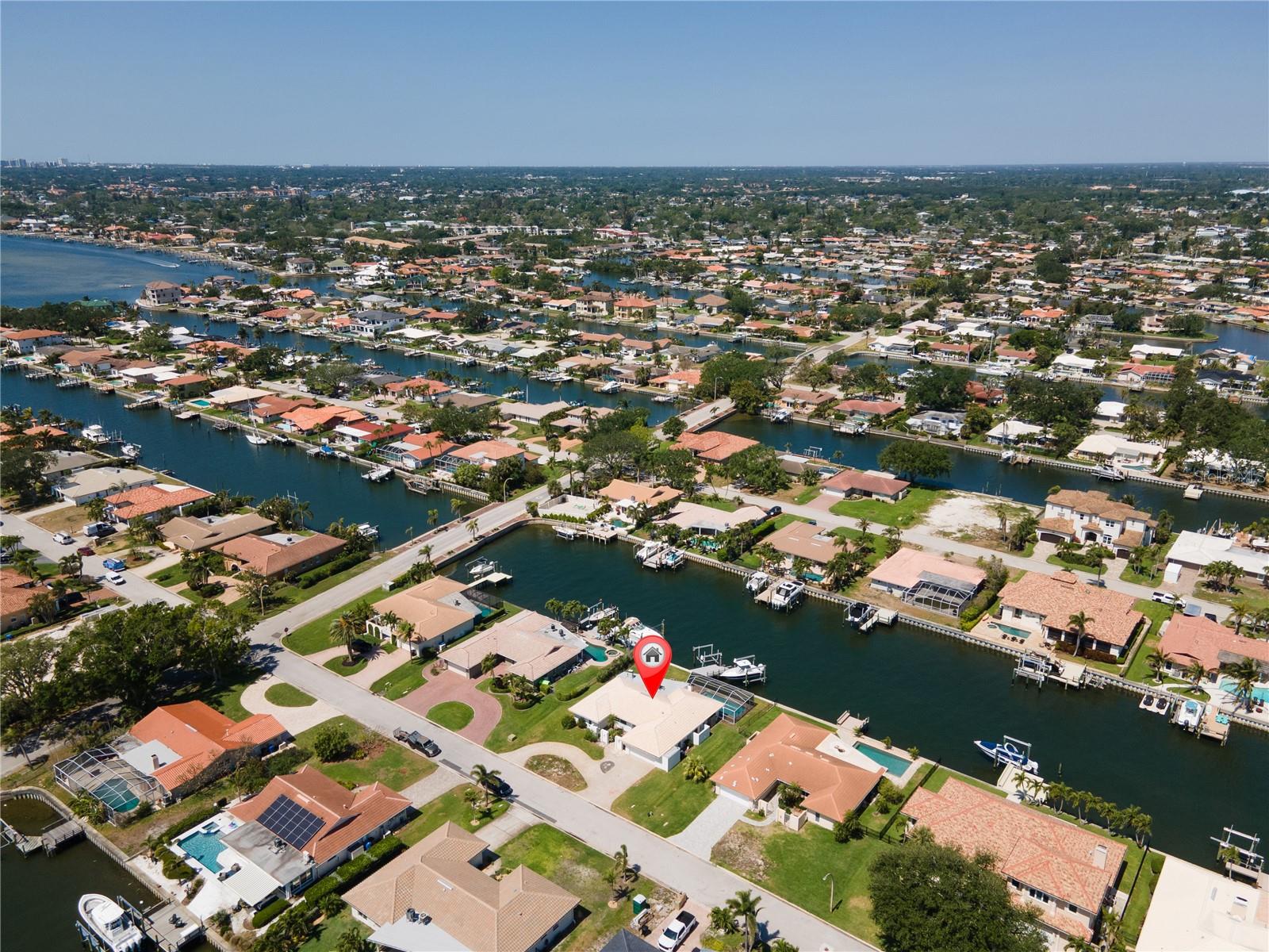 Listing photo id 8 for 2015 Hawaii Avenue Ne