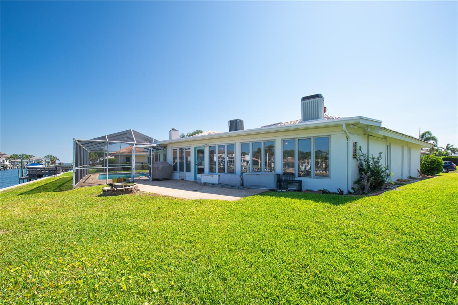 Listing photo id 16 for 2015 Hawaii Avenue Ne