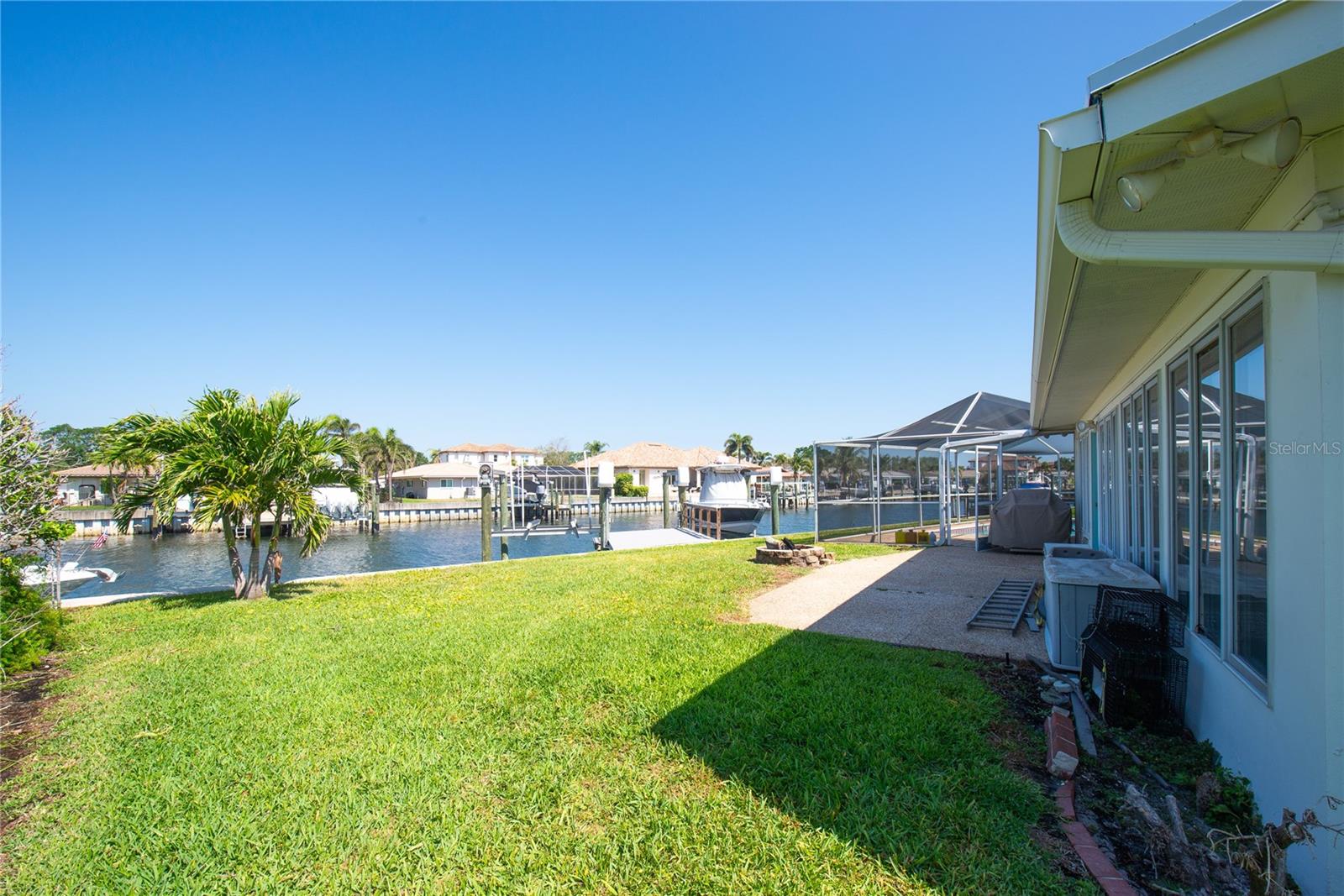 Listing photo id 19 for 2015 Hawaii Avenue Ne
