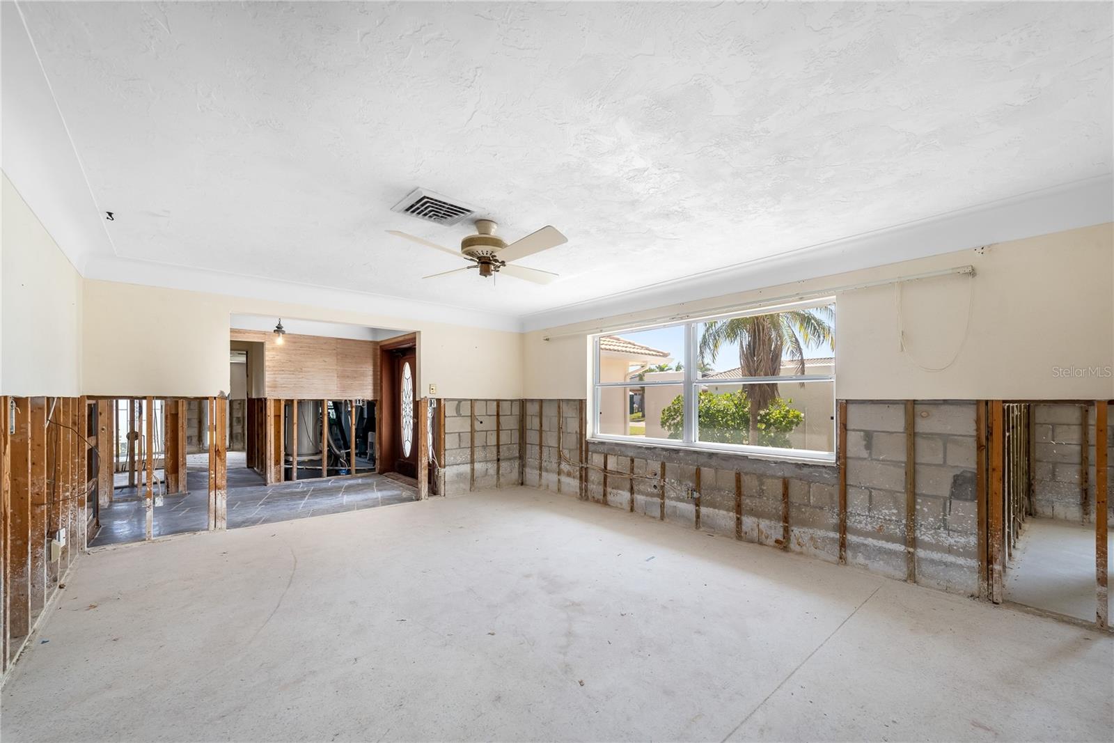 Listing photo id 22 for 2015 Hawaii Avenue Ne